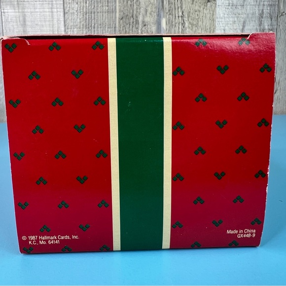 Hallmark Keepsake Ornament Handcrafted Pretty Kitty Ornament 1987 - Picture 4 of 4